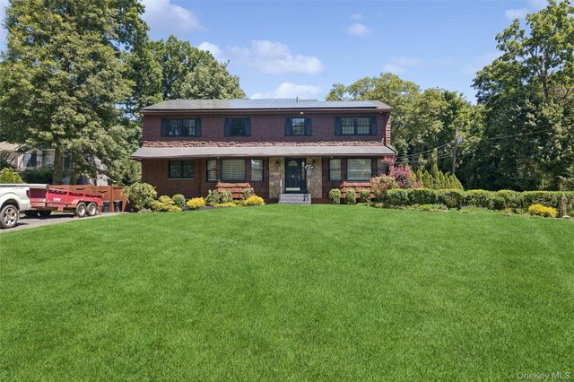 14 Loft Road, Smithtown, NY 11787