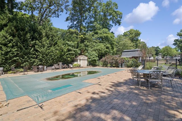 14 Loft Road, Smithtown, NY 11787