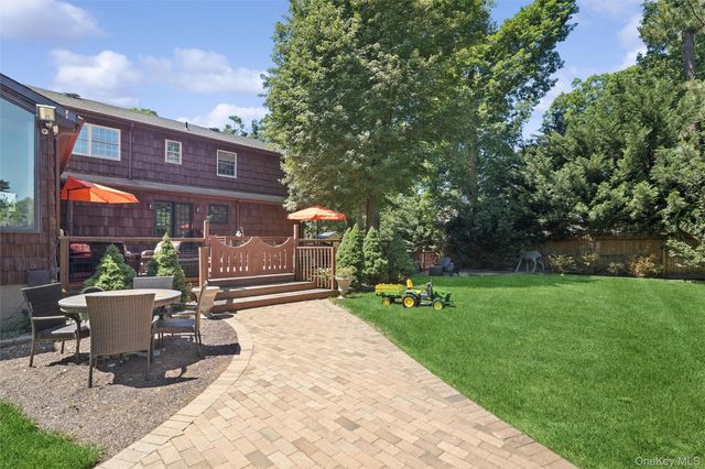 14 Loft Road, Smithtown, NY 11787