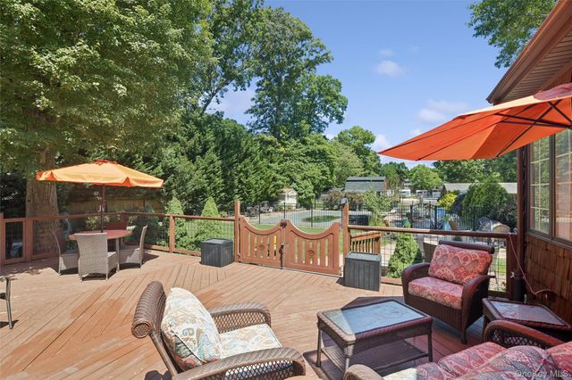 14 Loft Road, Smithtown, NY 11787