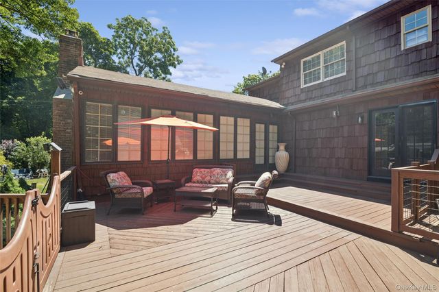 14 Loft Road, Smithtown, NY 11787