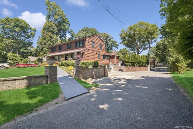 14 Loft Road, Smithtown, NY 11787