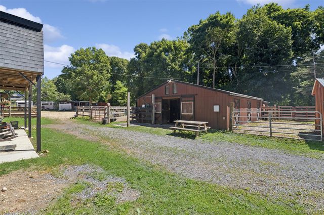 14 Loft Road, Smithtown, NY 11787