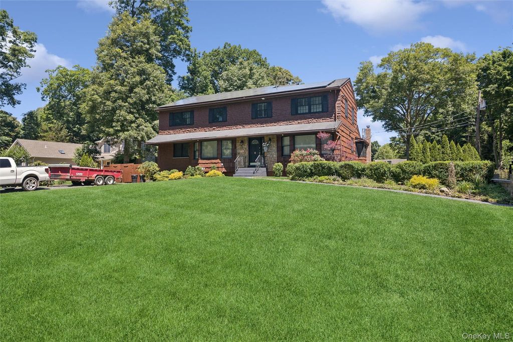14 Loft Road, Smithtown, NY 11787