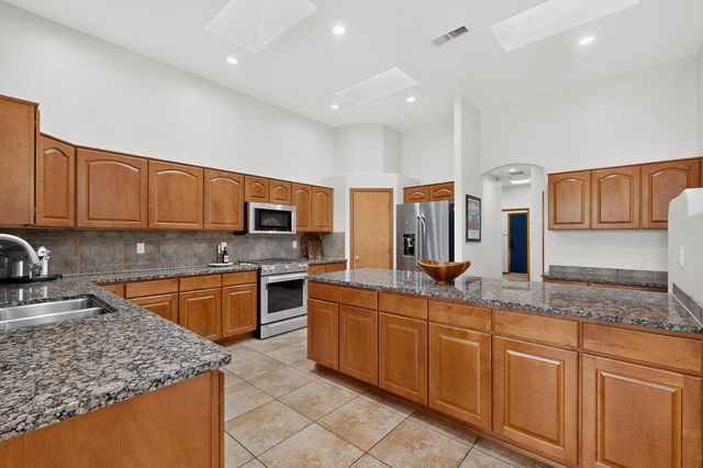 7312 Hawthorn Avenue NE, Albuquerque, NM 87113