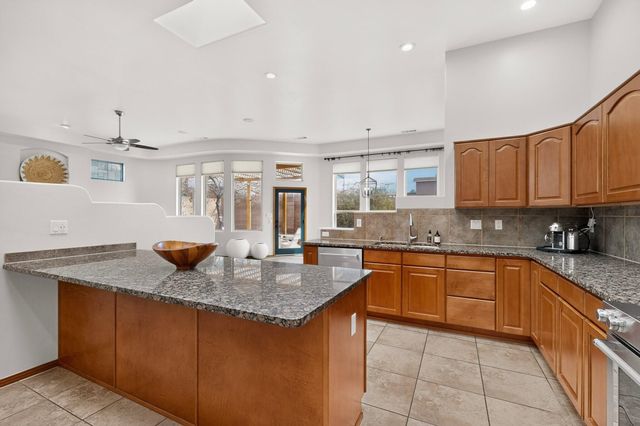 7312 Hawthorn Avenue NE, Albuquerque, NM 87113