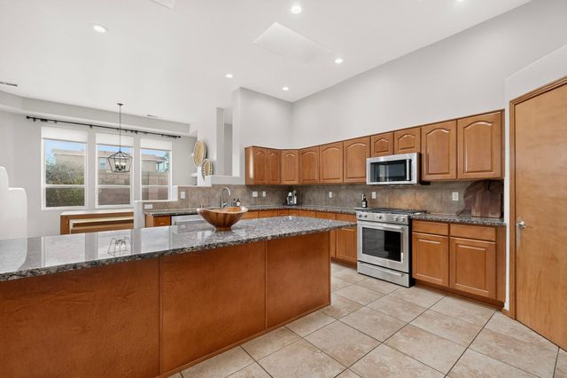 7312 Hawthorn Avenue NE, Albuquerque, NM 87113