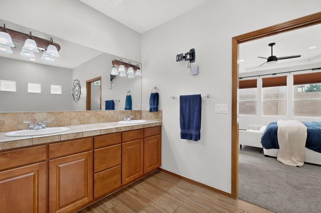 7312 Hawthorn Avenue NE, Albuquerque, NM 87113
