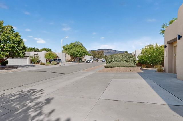 7312 Hawthorn Avenue NE, Albuquerque, NM 87113