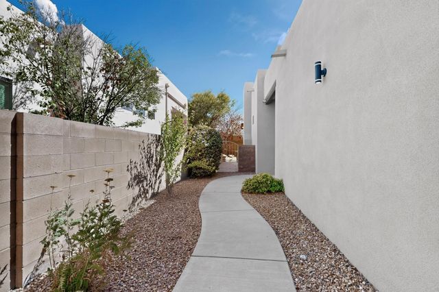 7312 Hawthorn Avenue NE, Albuquerque, NM 87113