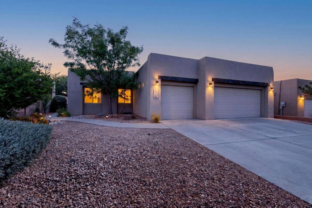 7312 Hawthorn Avenue NE, Albuquerque, NM 87113