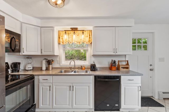 786 Mammoth Road, Manchester, NH 03104