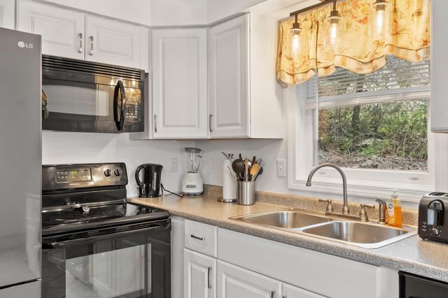 786 Mammoth Road, Manchester, NH 03104