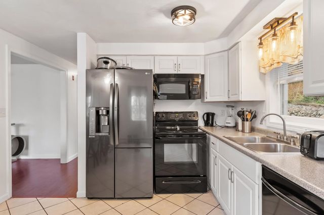786 Mammoth Road, Manchester, NH 03104