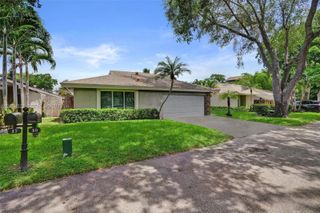18 Boxwood Road, Hollywood, FL 33021