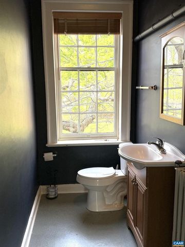412 E JEFFERSON ST, Charlottesville, VA 22902