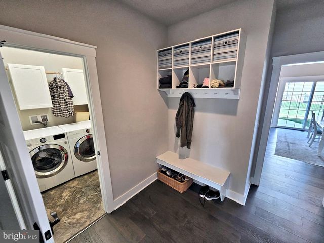1071 VALLEY CROSSING DR, Lititz, PA 17543