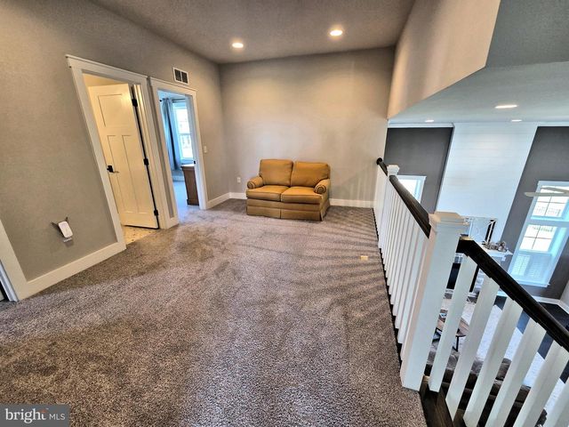 1071 VALLEY CROSSING DR, Lititz, PA 17543