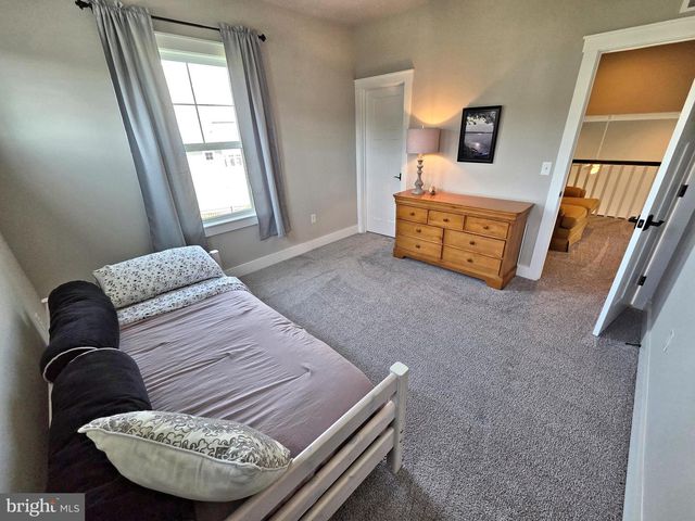 1071 VALLEY CROSSING DR, Lititz, PA 17543