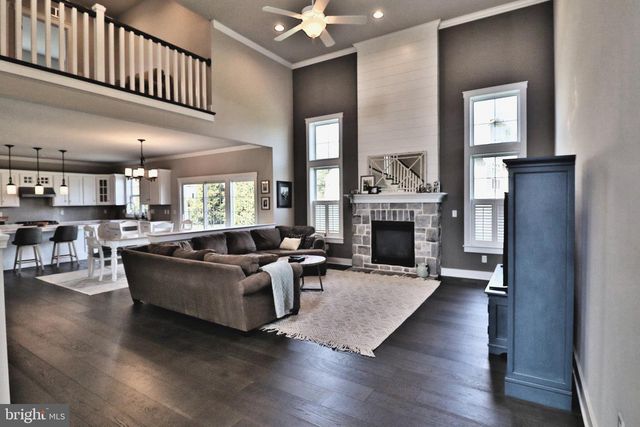 1071 VALLEY CROSSING DR, Lititz, PA 17543