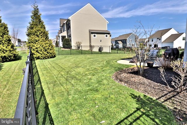 1071 VALLEY CROSSING DR, Lititz, PA 17543