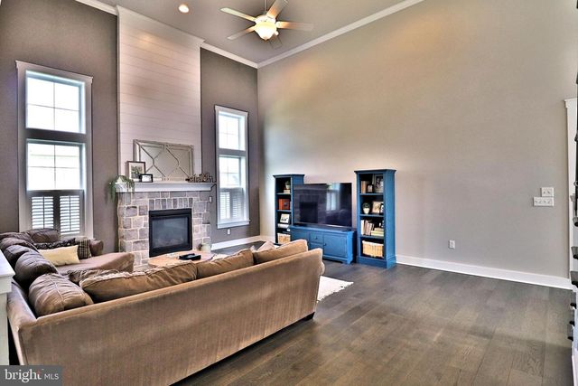 1071 VALLEY CROSSING DR, Lititz, PA 17543