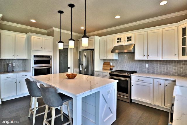 1071 VALLEY CROSSING DR, Lititz, PA 17543