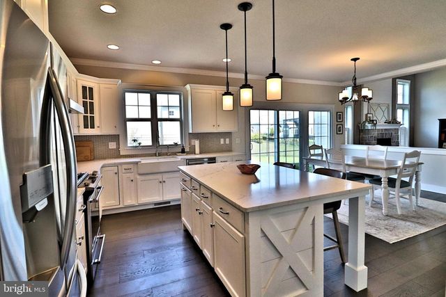 1071 VALLEY CROSSING DR, Lititz, PA 17543