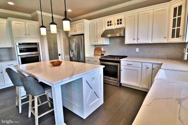 1071 VALLEY CROSSING DR, Lititz, PA 17543
