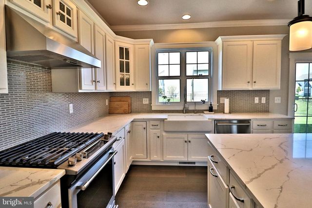 1071 VALLEY CROSSING DR, Lititz, PA 17543