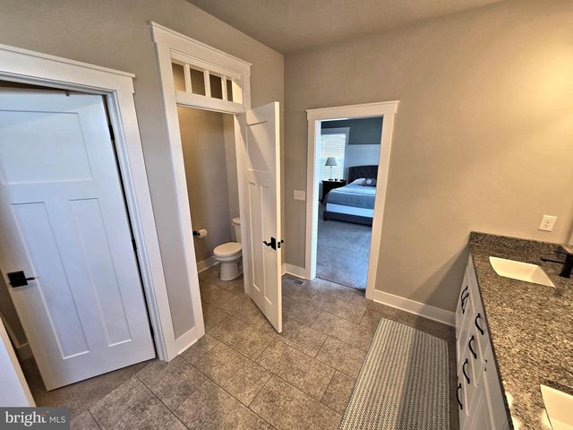 1071 VALLEY CROSSING DR, Lititz, PA 17543