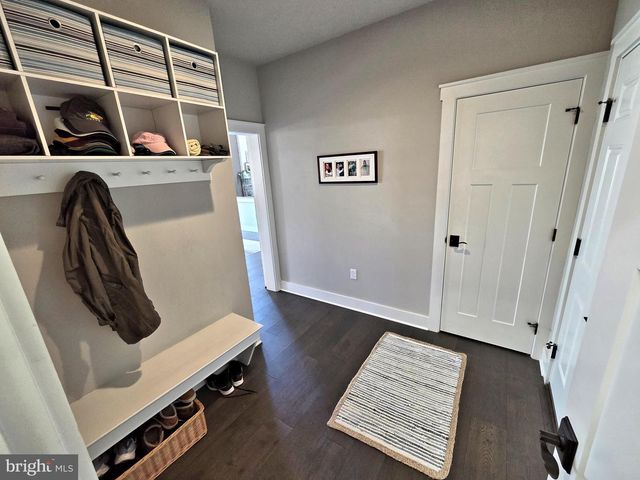 1071 VALLEY CROSSING DR, Lititz, PA 17543