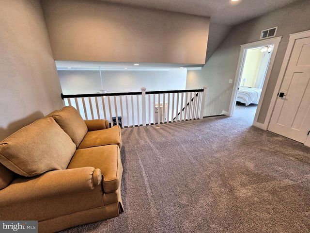 1071 VALLEY CROSSING DR, Lititz, PA 17543