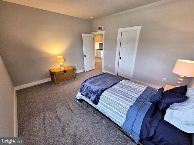1071 VALLEY CROSSING DR, Lititz, PA 17543