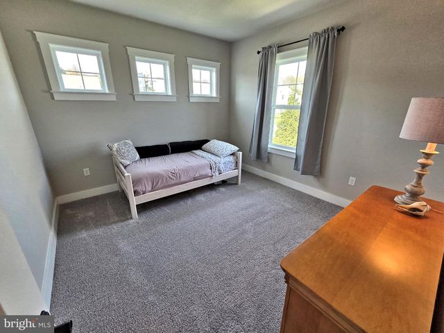 1071 VALLEY CROSSING DR, Lititz, PA 17543