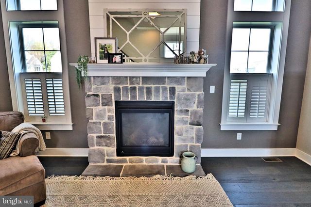 1071 VALLEY CROSSING DR, Lititz, PA 17543