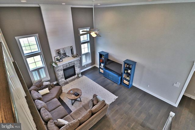 1071 VALLEY CROSSING DR, Lititz, PA 17543