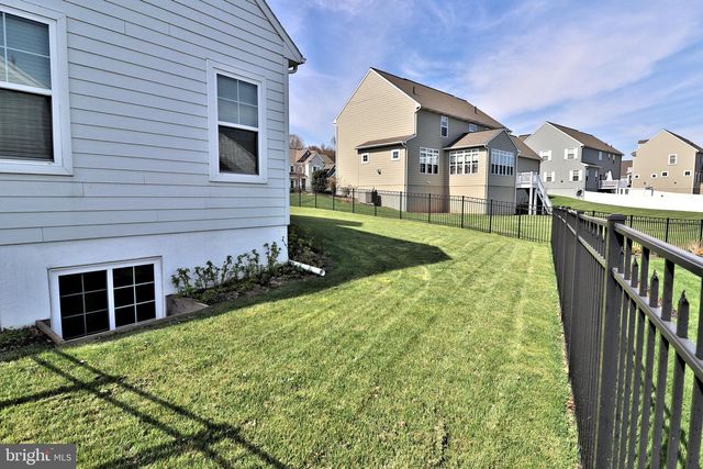 1071 VALLEY CROSSING DR, Lititz, PA 17543