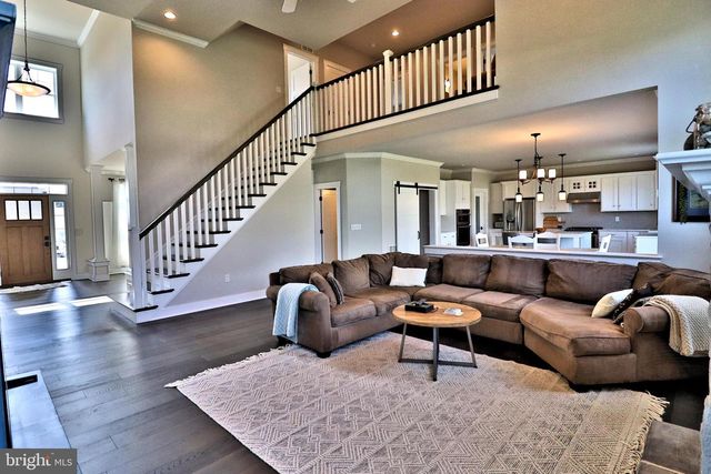 1071 VALLEY CROSSING DR, Lititz, PA 17543