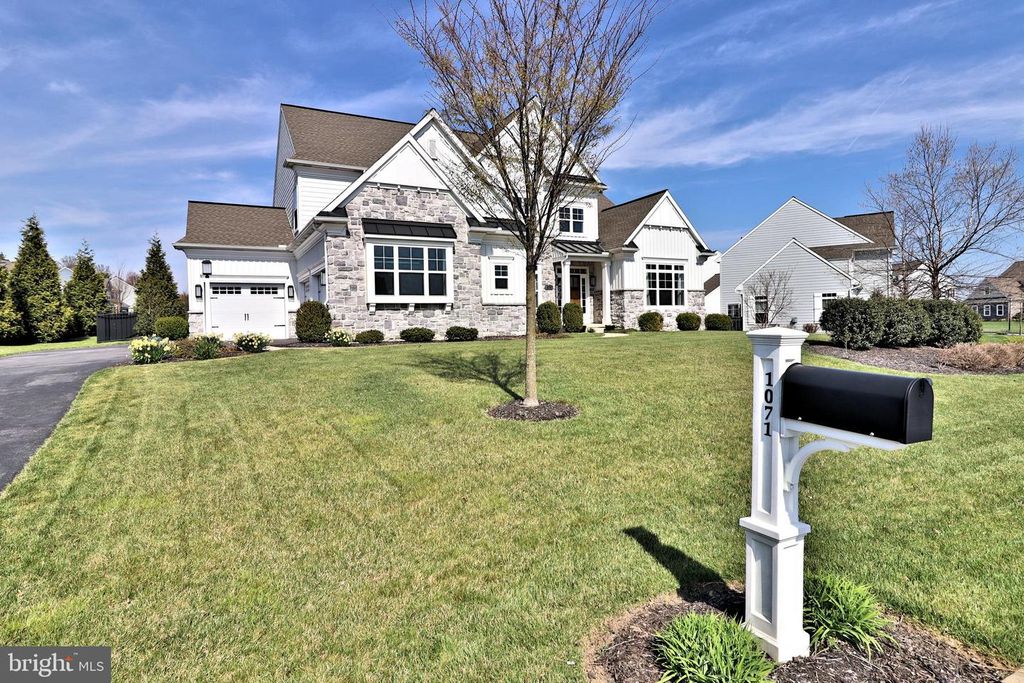 1071 VALLEY CROSSING DR, Lititz, PA 17543