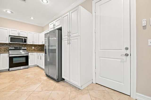 3434 NE 13TH Avenue, Oakland Park, FL 33334