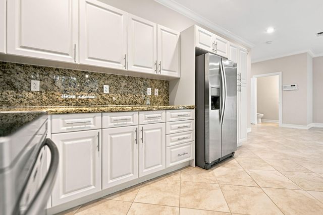 3434 NE 13TH Avenue, Oakland Park, FL 33334