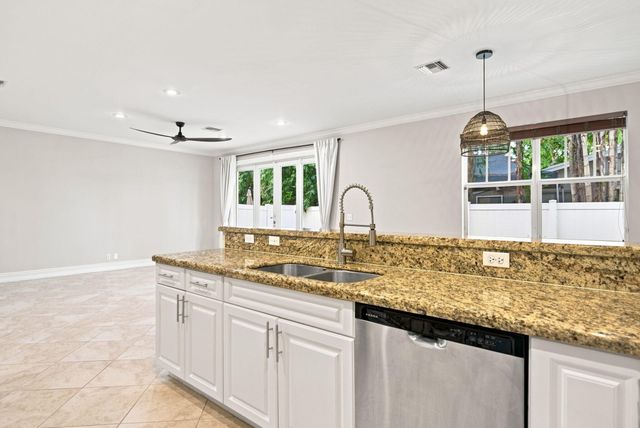 3434 NE 13TH Avenue, Oakland Park, FL 33334