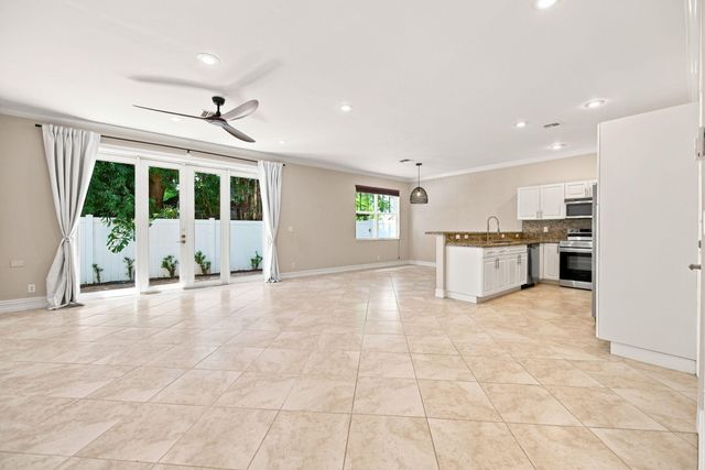 3434 NE 13TH Avenue, Oakland Park, FL 33334