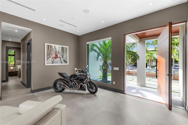 12911 Oleander Rd, North Miami, FL 33181