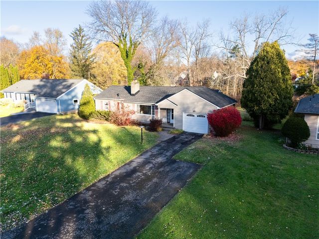 32 Valley Brook Road, Penfield, NY 14526