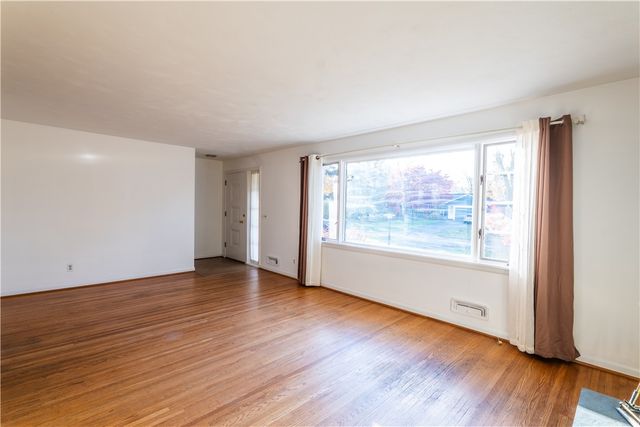 32 Valley Brook Road, Penfield, NY 14526