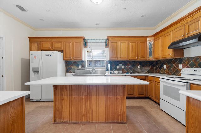 715 Elm Street, Fresno, TX 77545