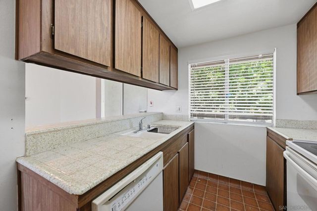 2504 Wanek Road D, Escondido, CA 92027