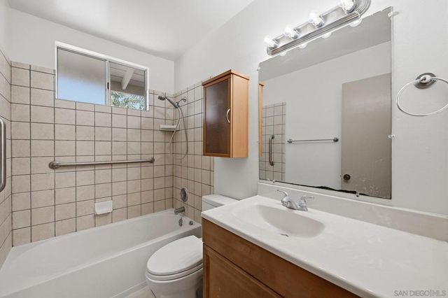 2504 Wanek Road D, Escondido, CA 92027